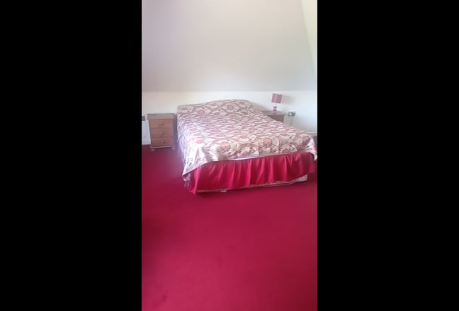 Large Loft in Hatch End with en-suite and parking Main Photo