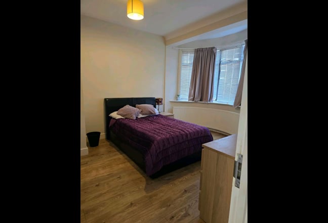 💥 Dbl Room  Living Area Grdn Prking  Bank 20min  Main Photo