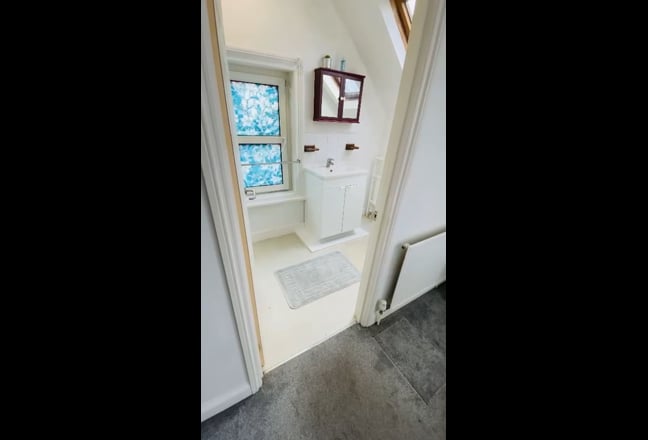 Lovely Ensuite Room in a Beautiful Victorian House Main Photo