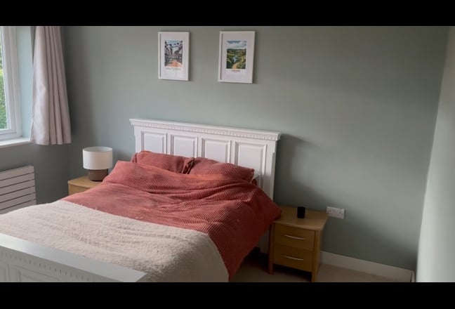 Large ensuite room to rent near the heath Main Photo