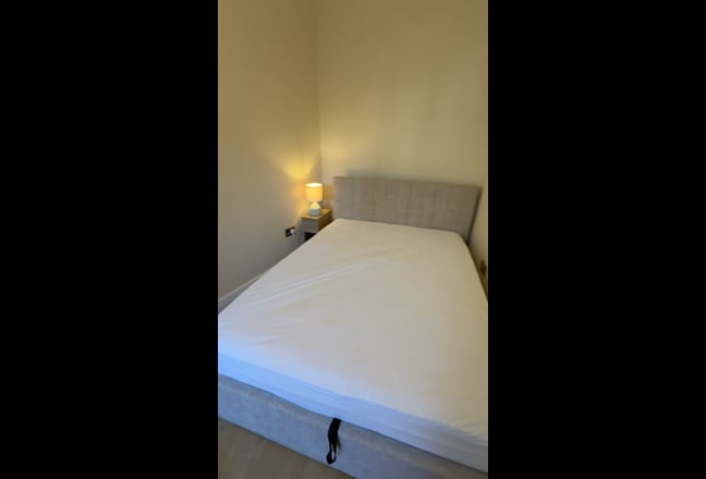 6 BRAND REW en-suite double bedrooms  Main Photo