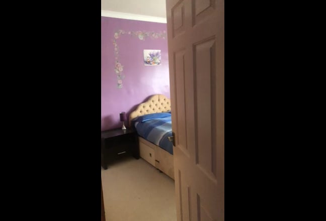 Refurbished Single Room - Free Parking  Main Photo