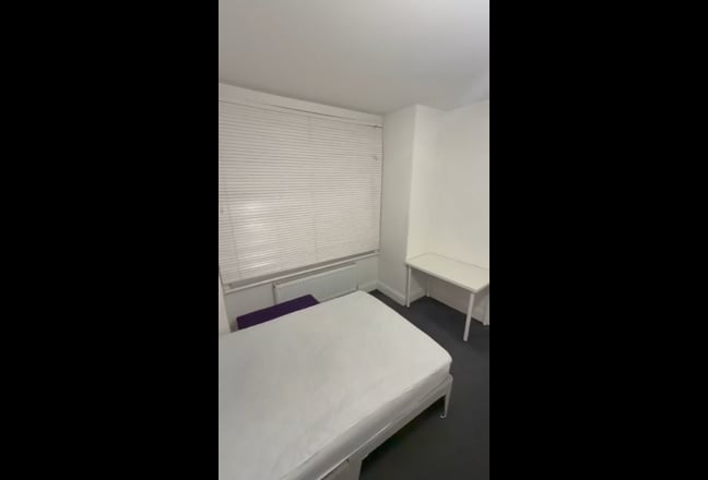 A Modern Refurbished Ensuite Room  Main Photo