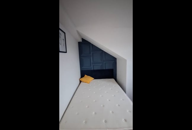 Amazing room with kitchen and en suite bathroom  Main Photo