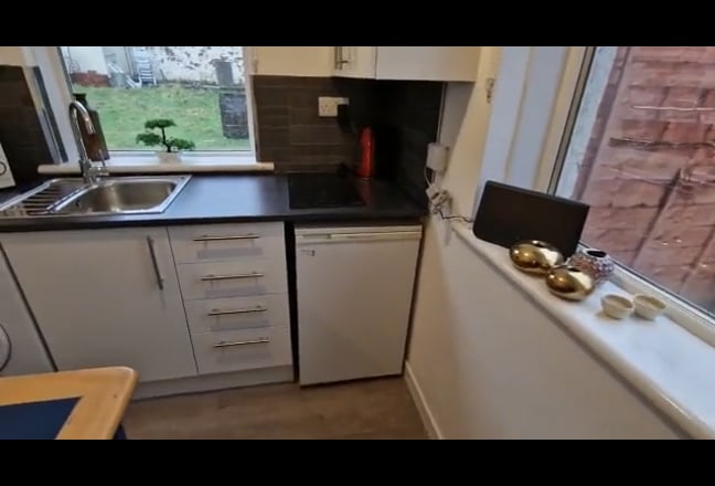 Studio 500m Subway,all  bills inc,private garden Main Photo