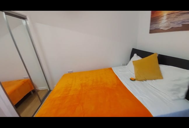 Double Rooms-Short Walk to Canary Wharf (E14 area) Main Photo
