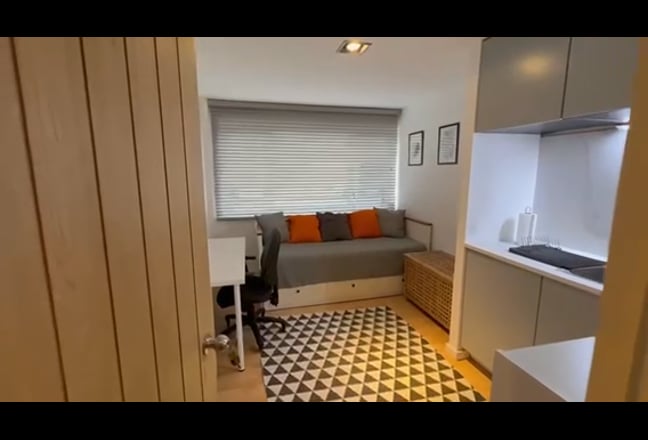Room ensuited with tea making/kitchenette  Main Photo