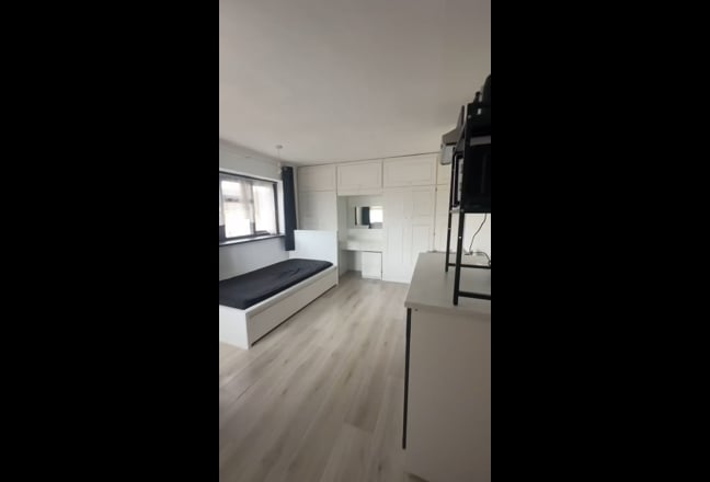 Double room in two bed house Main Photo