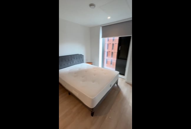 Uhaus Circle Square – Looking for a Flatmate Main Photo