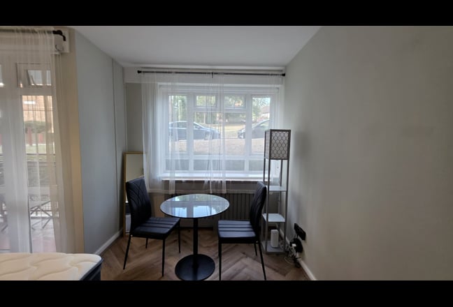 Master Bedroom to Rent – Southfields, SW19 Main Photo