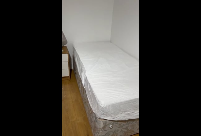 Excellent 4 Bed Student Property inc Most Bills.  Main Photo
