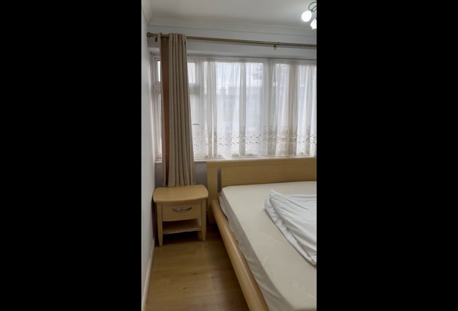 Large Double Room To Rent Main Photo