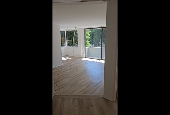 Looking for 1 Female Apt-Mate! | Move-in Mid-Sept Main Photo