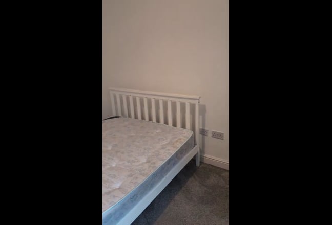 Two Ensuite Bedrooms Available, All Bills Included Main Photo