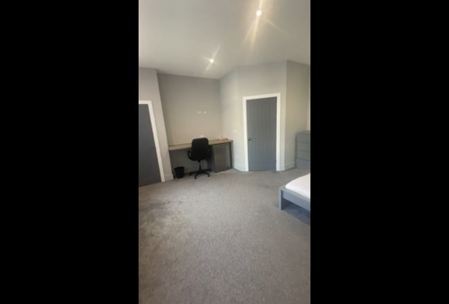 Room in a shared property - Nuneaton town centre  Main Photo