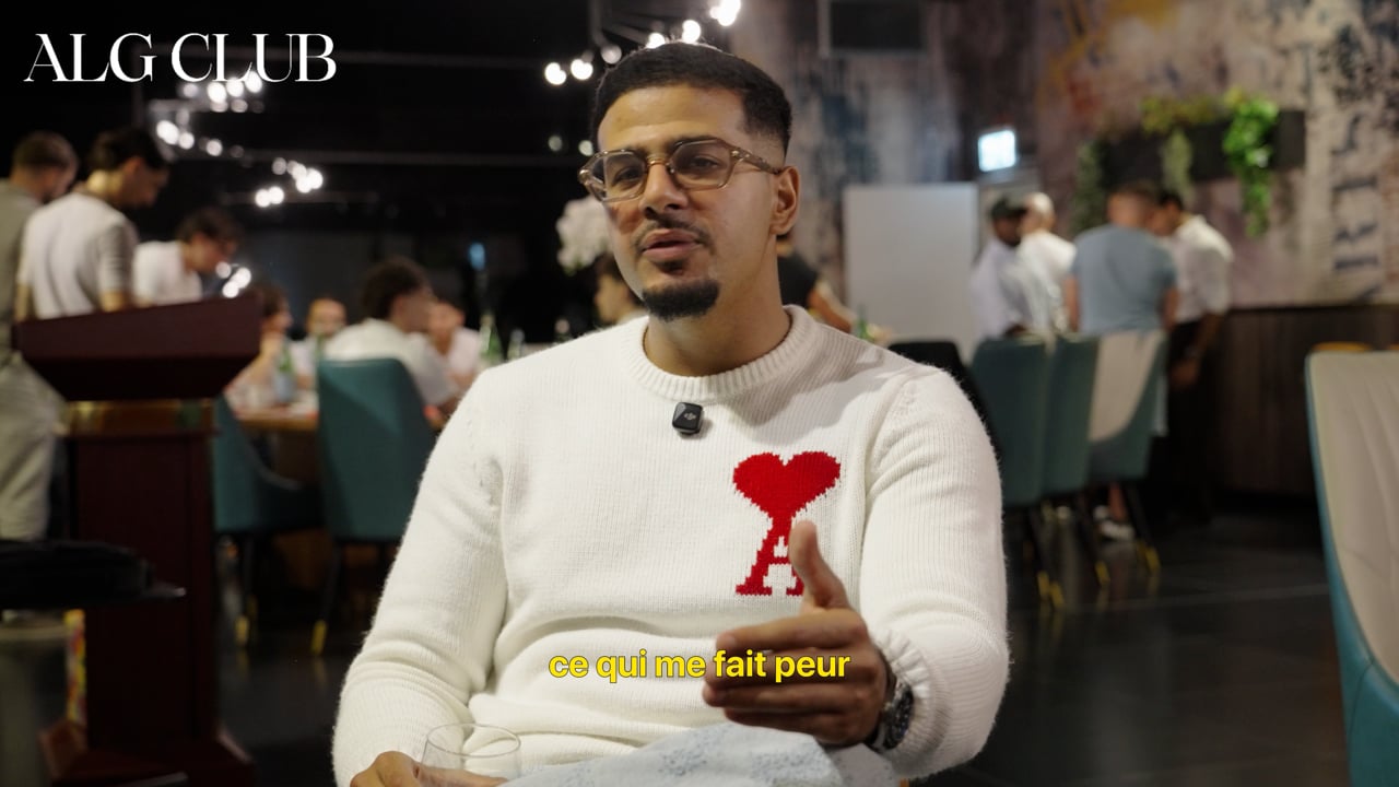 Sabri Bilal, membre d'ALG Club, pendant son interview vidéo