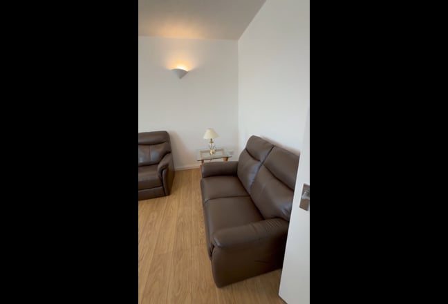 2 bedroom first floor flat Main Photo