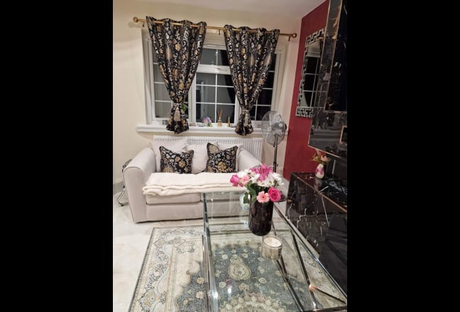  Female  Preferred!  Luxury House. Private Bathroom Main Photo