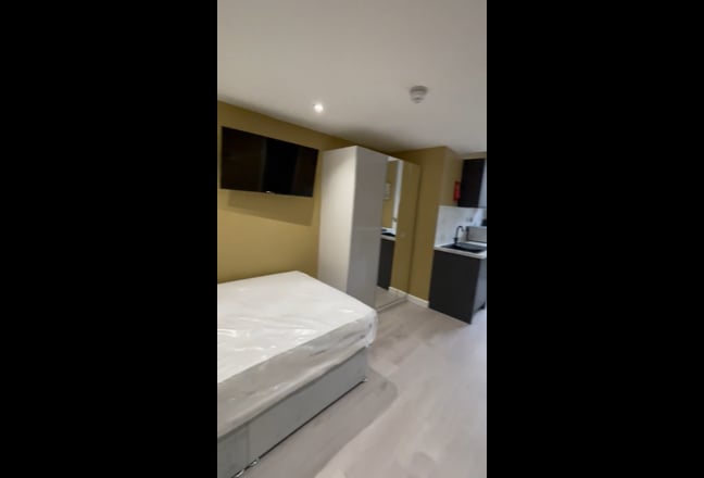 New Studio all bills Inc-In City Centre Main Photo