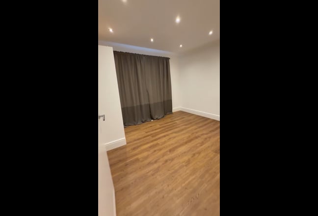 Double room available for rent in bexley heath Main Photo