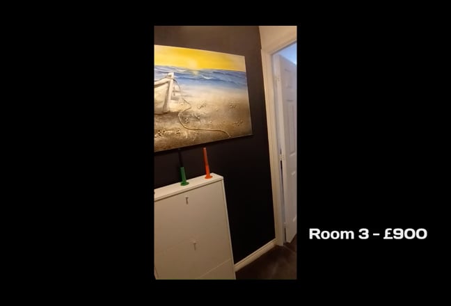 STUNNING HighSpec Double Ensuite Room Near G.C.H.Q Main Photo