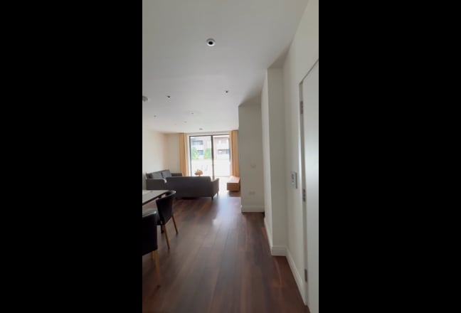 Modern En-suite Double room available in E14 Main Photo