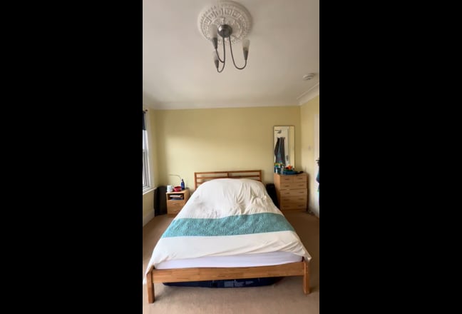 Large and Bright Double Room 2 min from Tube  Main Photo