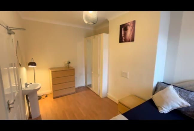 Lovely Quiet Double Room in Superb Victorian House Main Photo