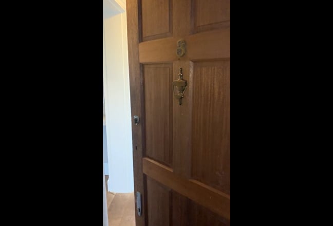 Beautiful 1 bed flat on Wimbledon Park Road  Main Photo