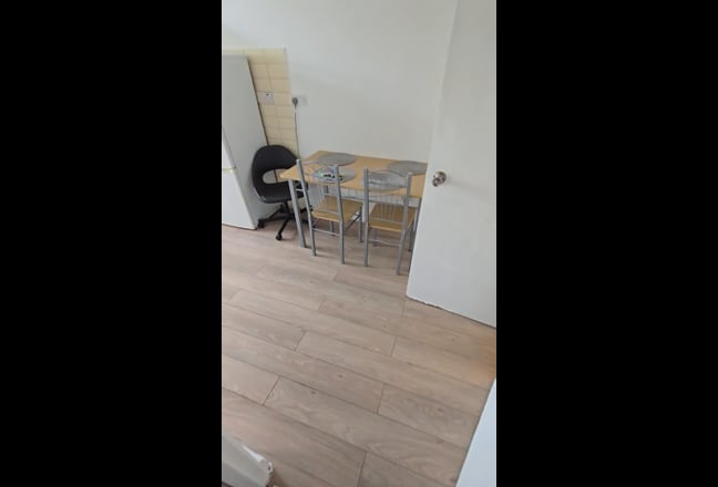 Large Studio Available Now - Walthamstow Central Main Photo