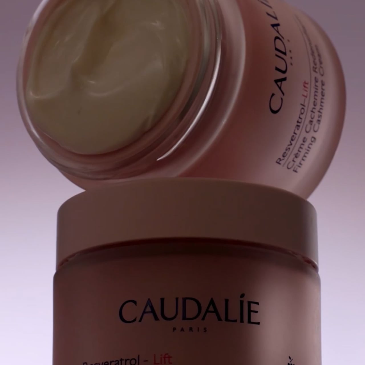 Vid&eacute;o : Caudalie Resveratrol-Lift Crème cachemire redensifiante - 50ml
