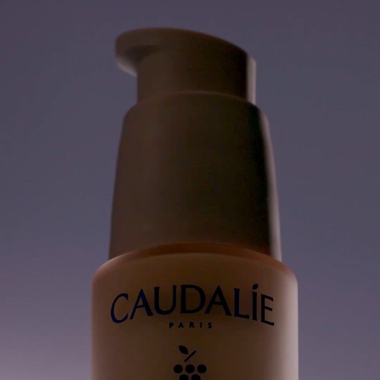 Vid&eacute;o : Caudalie Resveratrol-Lift Sérum liftant fermeté visage - 30ml