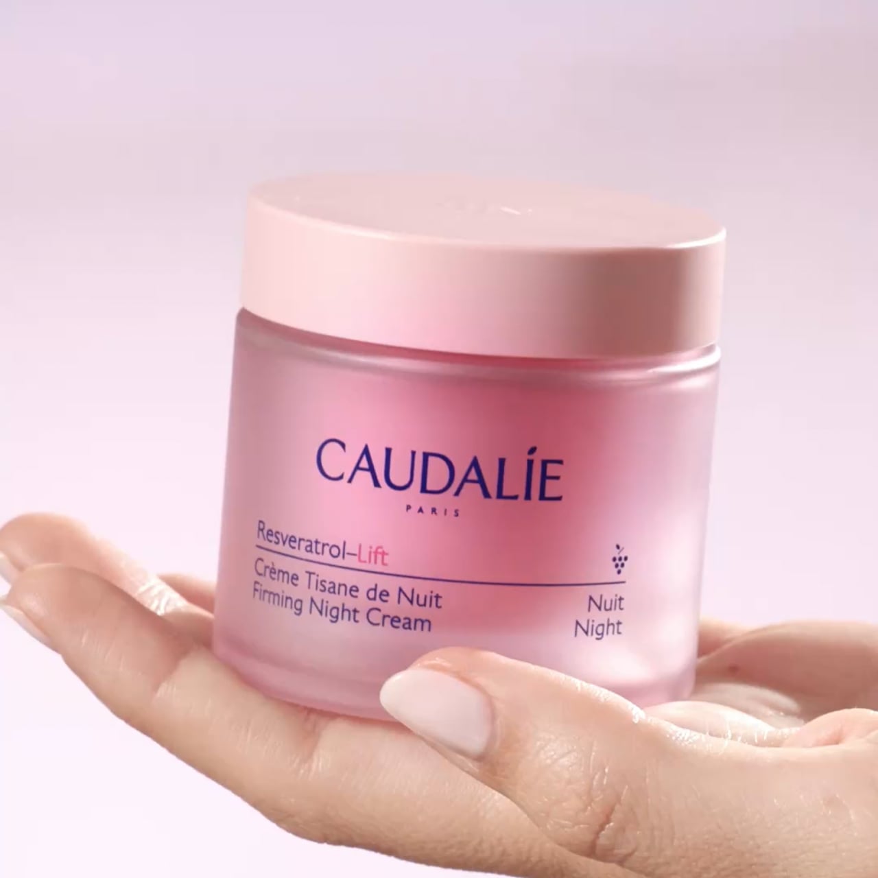 Vid&eacute;o : Caudalie Resveratrol-Lift Recharge crème tisane de nuit anti-âge - 50ml
