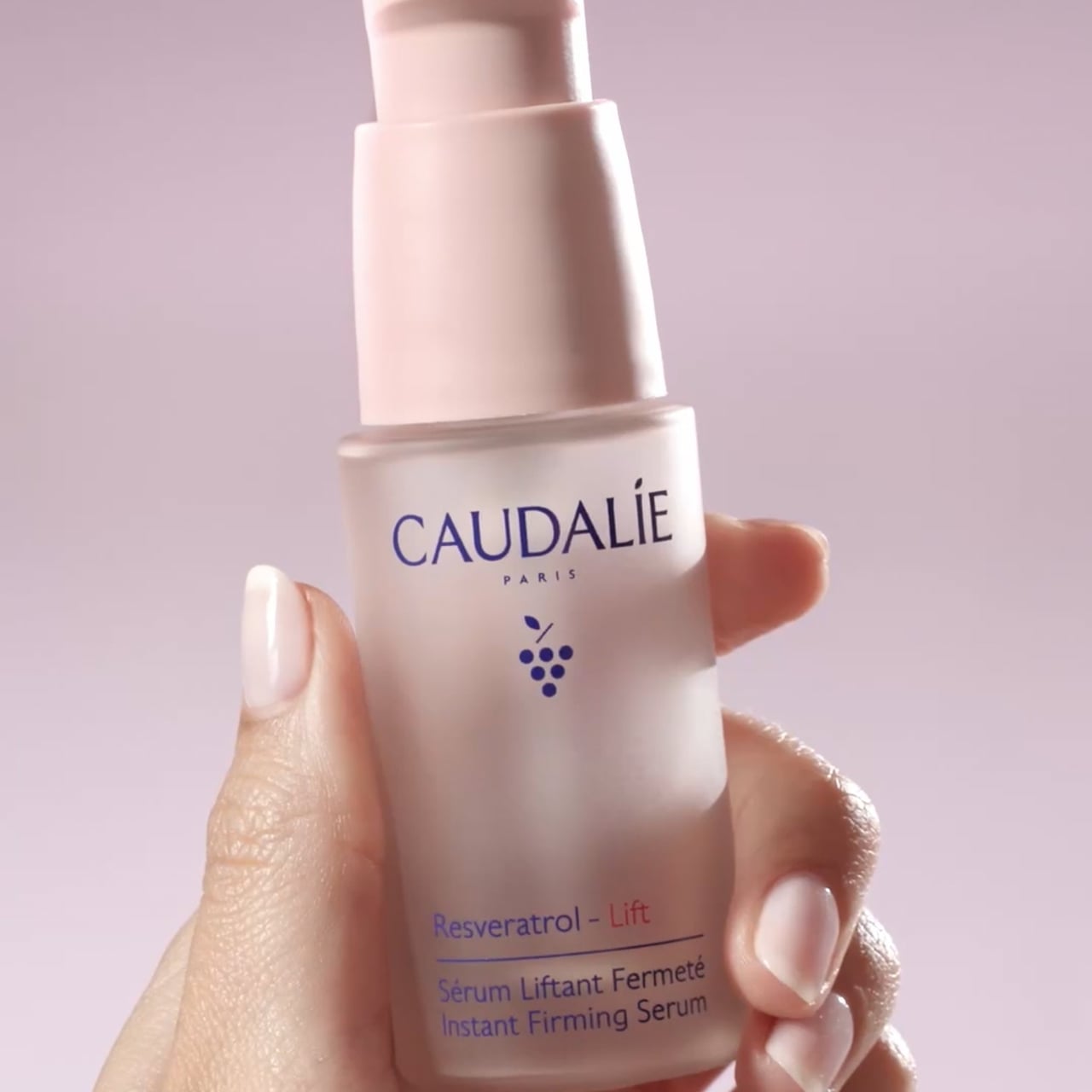 Vid&eacute;o : Caudalie Resveratrol-Lift Sérum liftant fermeté Recharge - 30ml