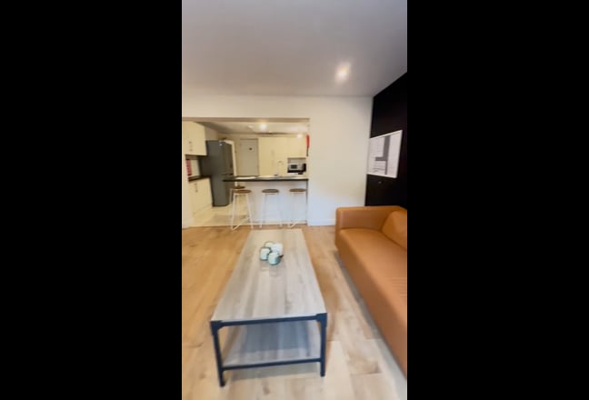Professionals - En-suites  - RG1 5PZ Main Photo