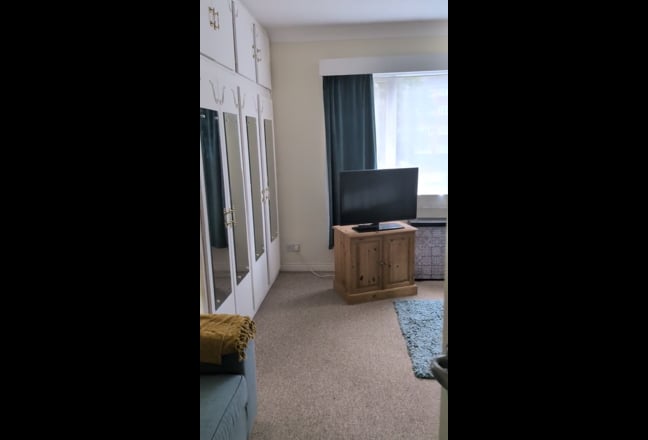 Large double room in Bournemouth  Main Photo