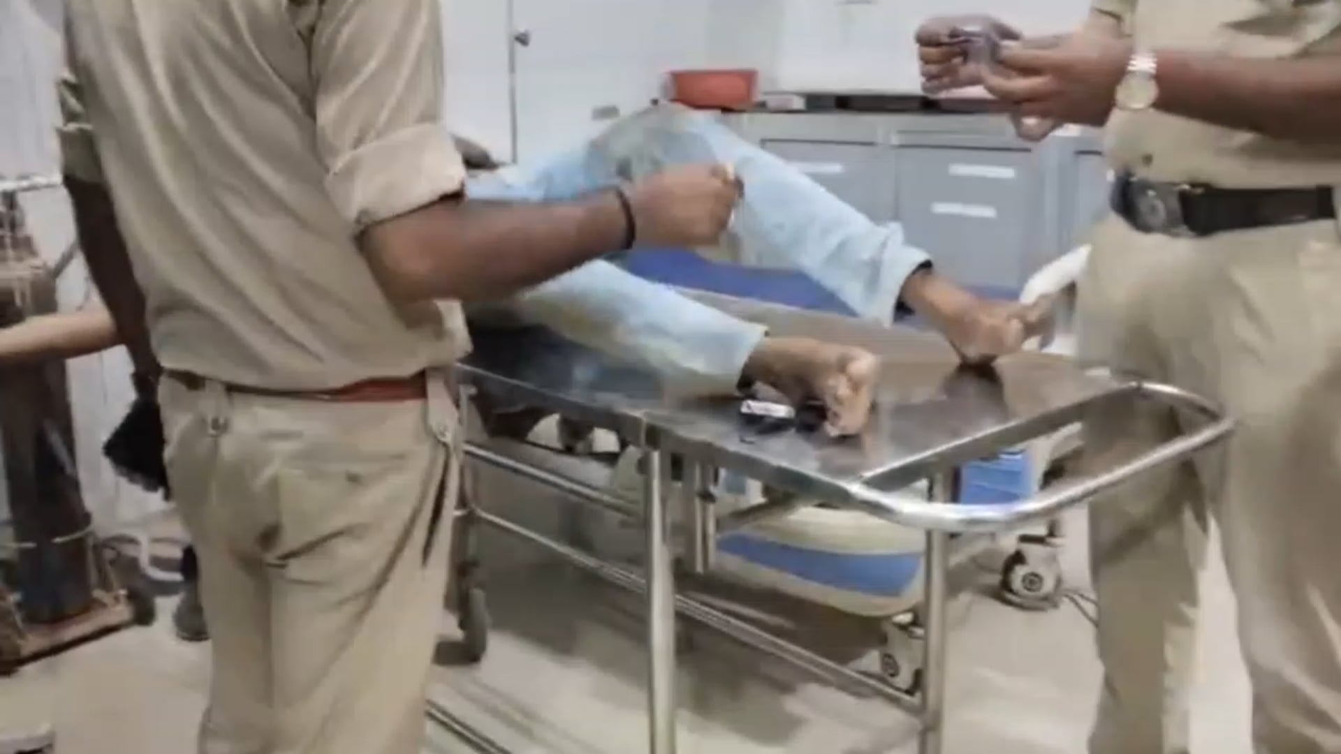 मथुरा गलती ट्रेन से गिरकर युवक की मौत परिवार में मचा कोहराम 