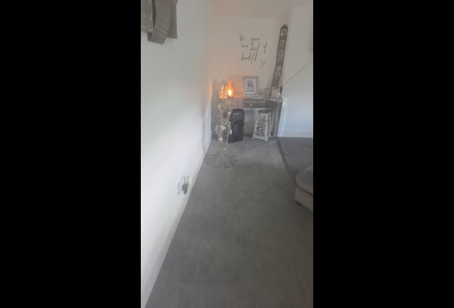 Beautiful 2 bed flat decorated high standard close Main Photo