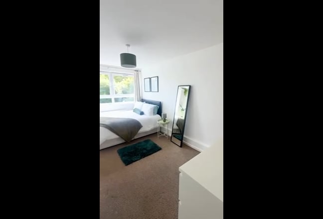 Large Beautiful Double Room⭐ Close to King's Cross Main Photo