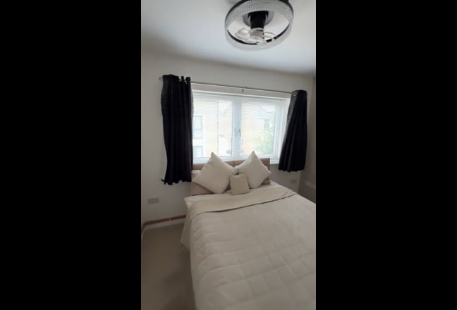 Large Furnished Double En Suite Room in Rochester  Main Photo