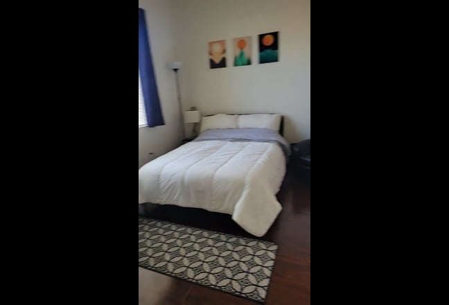Quiet & very clean condo looking for room mate Main Photo