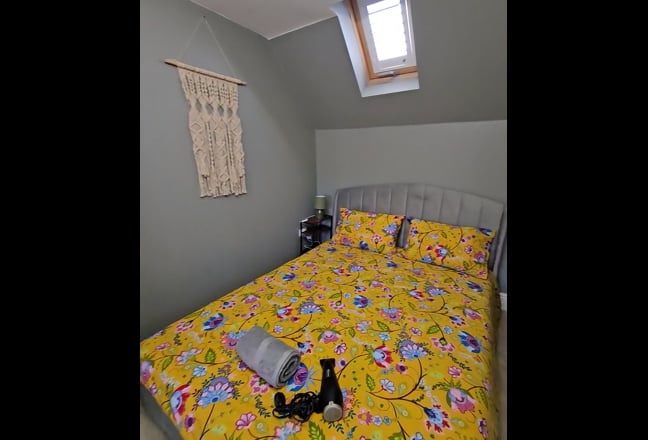 Private Ensuite Room-Free Parking-10mins Gatwick. Main Photo