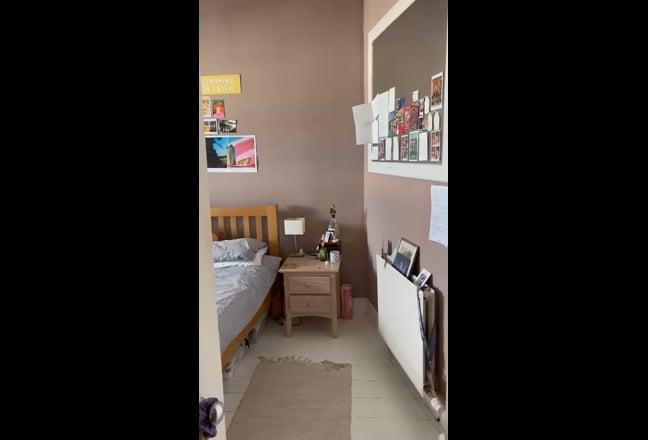 Video 1: Bright and sunny living room 