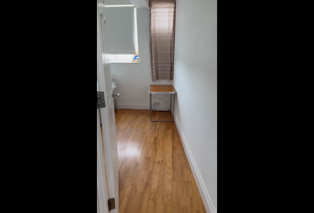 Flat in a Central Location Main Photo