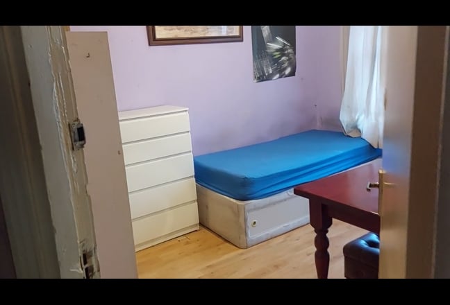 Room in Family Home in Woolston Southampton Main Photo