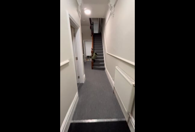 En-suite room, newly renovated, walk to Hull Uni Main Photo