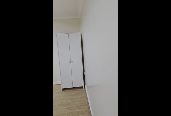 1 Single & 1 triple room  for rent new eltham Main Photo