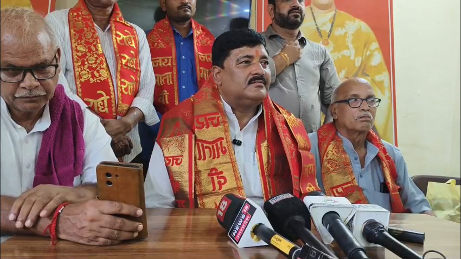 प्रथम आगमन पर जिला कार्यालय में कार्यकर्ताओं ने फूल-मालाओं से किया जोरदार स्वागत, संगठन को मजबूत करने का लिया संकल्प