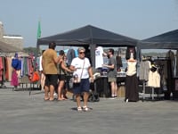 L'edició de tardor de la Botiga al Carrer reuneix més parades, però la calor provoca un descens de clients