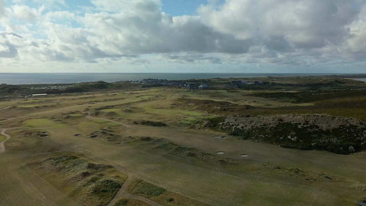 Dünenlandschaft und Golfplatz in Hörnum auf Sylt aus der Luft